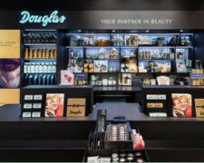 Douglas ferme le plus haut trimestre de son histoire