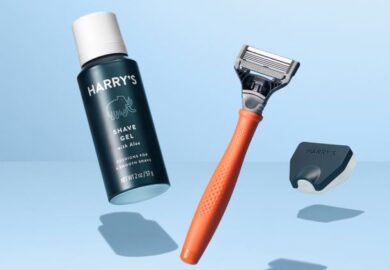 Harry&rsquo;s apporte des rasoirs et des cires Flamingo à la maison