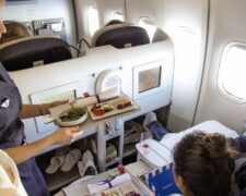 Repas spéciaux en avion : menus, comment faire pour commander ? Infos