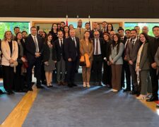 À la Résidence de France à Rabat, l’ambassadeur a eu le plaisir d’accueillir les 34 élèves de l’ENSA Maroc qui partiront en stage dans les préfectures françaises (Images)