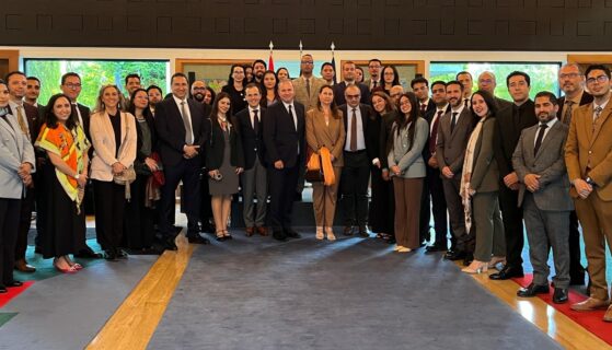 À la Résidence de France à Rabat, l’ambassadeur a eu le plaisir d’accueillir les 34 élèves de l’ENSA Maroc qui partiront en stage dans les préfectures françaises (Images)