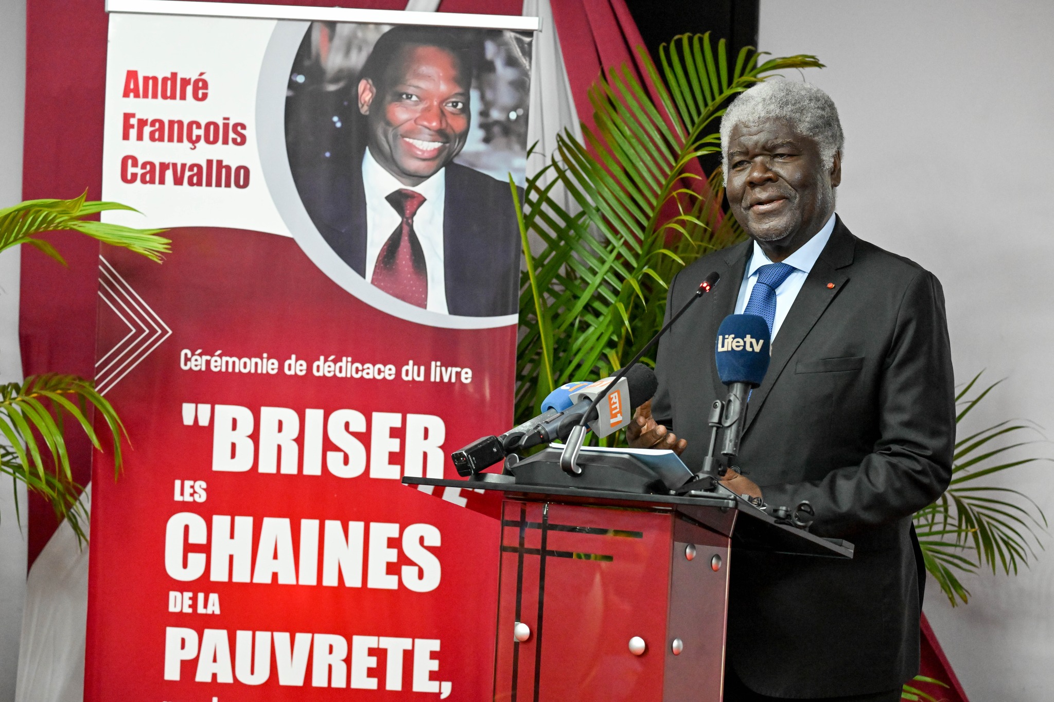 le livre éponyme de André Carvalho présente le parcours d’un homme déterminé à briser les chaînes de la pauvreté (Images)