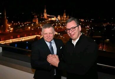 Robert fico le premier ministre Slovaque est arrivé finalement à Moscou malgré les difficultés liées à son déplacement (Images)