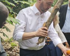 le ministre Maxime Prévot, a rencontré la coopérative SCPCCT de producteurs de café et cacao de Tiassalé (Images)