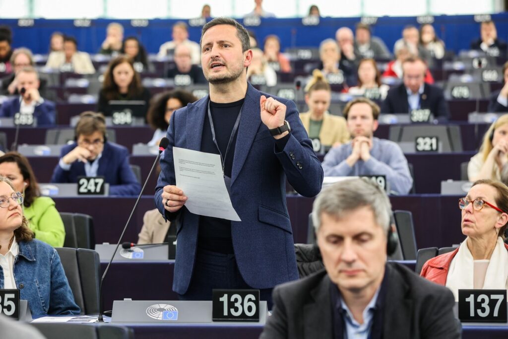 Quel est le rôle des députés européens ?