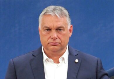 Qui est Viktor Orbán, Premier ministre hongrois et champion de la « démocratie illibérale » ?