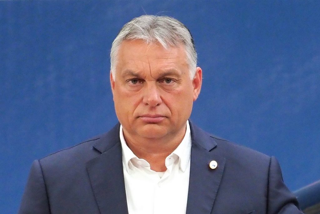Qui est Viktor Orbán, Premier ministre hongrois et champion de la « démocratie illibérale » ?