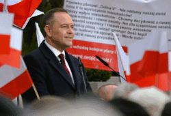 Pologne : le président nationaliste Karol Nawrocki prend ses fonctions, une cohabitation difficile s&rsquo;installe