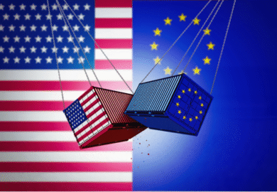 Droits de douane : l’UE et les États-Unis officialisent leur accord, les voitures et médicaments européens frappés par des taxes de 15 %, comme le vin