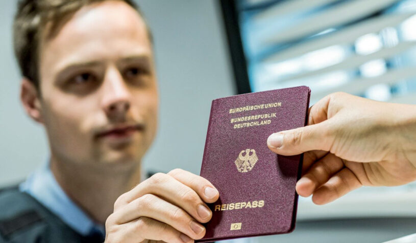 Pourquoi vous ne verrez plus de tampons sur votre passeport en entrant dans l’Union européenne dès le mois d&rsquo;octobre