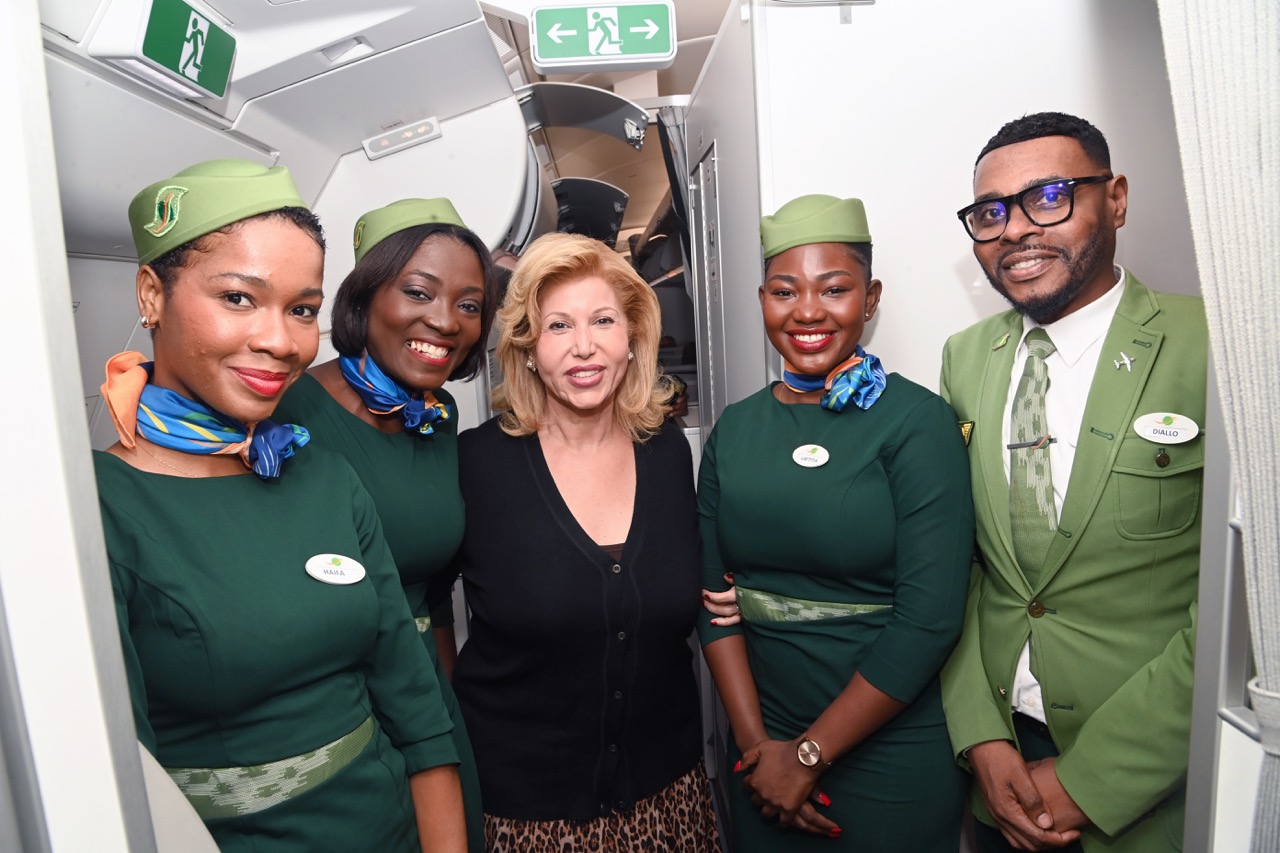 Mme OUATTARA a effectué son voyage de retour à Abidjan à bord du tout nouvel Airbus A330-900neo de Air Côte d’Ivoire [Images]