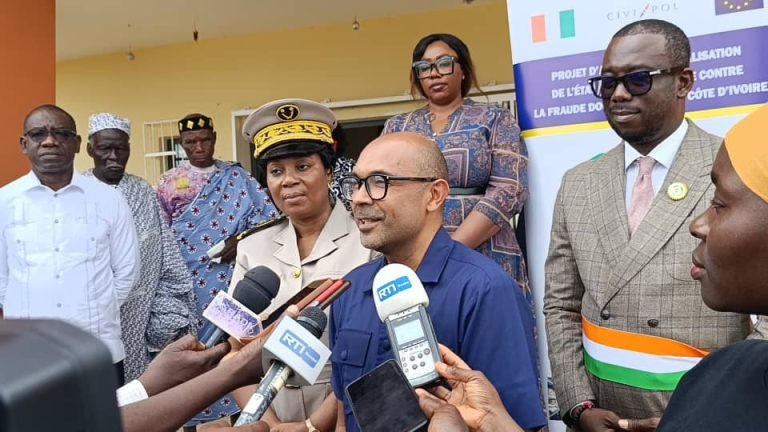 Côte d’Ivoire-AIP/ L’ambassadeur de l’Union européenne visite l’état civil modernisé de Djébonoua
