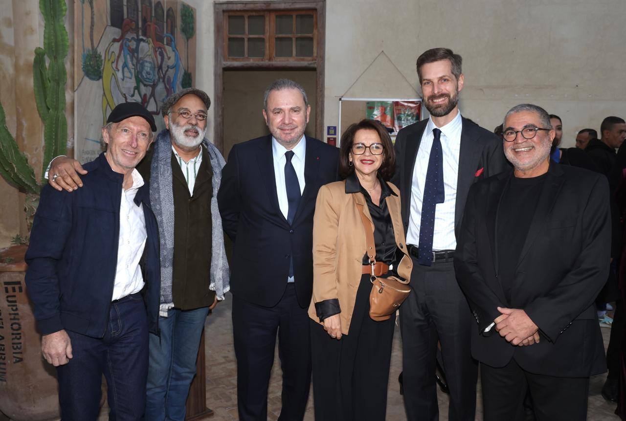 L’ambassadeur de France au Maroc a eu l’honneur de remettre à l’artiste, écrivain et sculpteur Mahi Binebine l’insigne d’Officier de l’Ordre des Arts et des Lettres [Images]