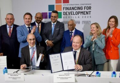 BEI Monde et la Banque El Amana signent un prêt pour améliorer l’inclusion financière des femmes et des jeunes [Images]