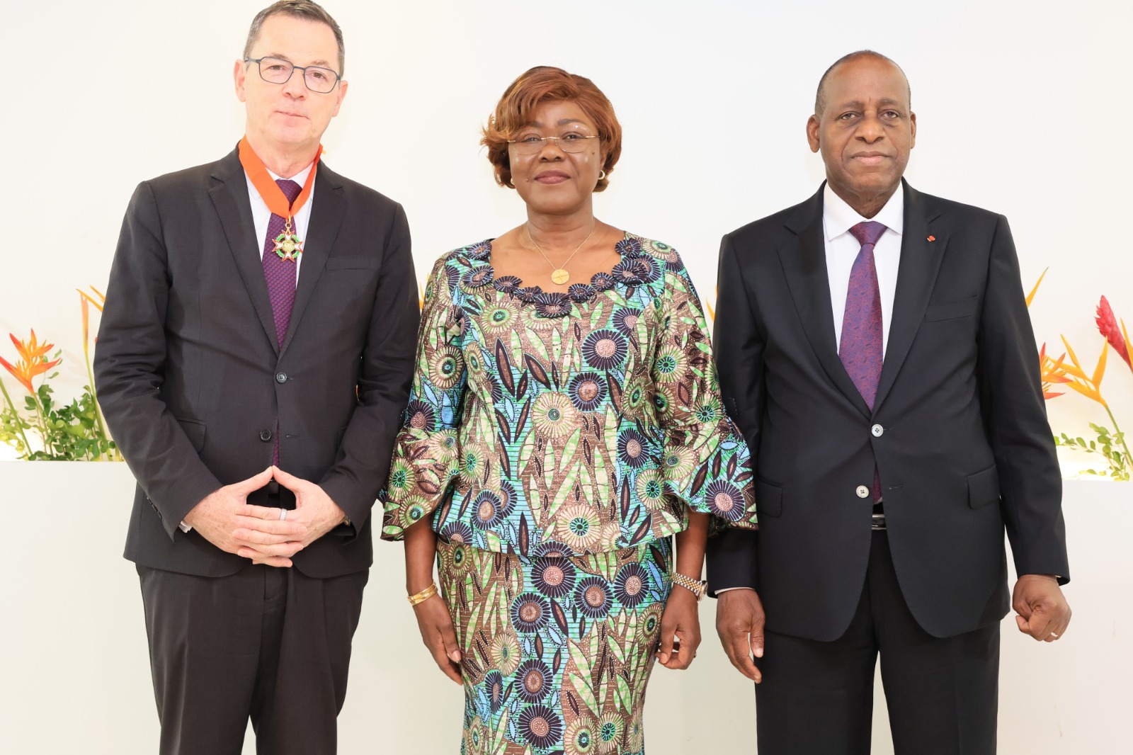 Cérémonie de décoration de Sérgio Pimenta, Vice-président régional pour l’Afrique de la Société Financière Internationale (IFC) [Images] pour son rôle clé dans le développement économique [Images]