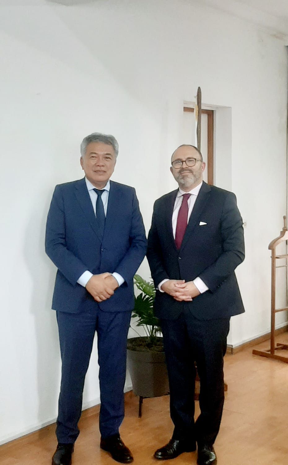 Entretien entre le Ministre de la Pêche et de l’Économie bleue, M. Jaco Chan Kite Waye, et l’Ambassadeur de France à Madagascar