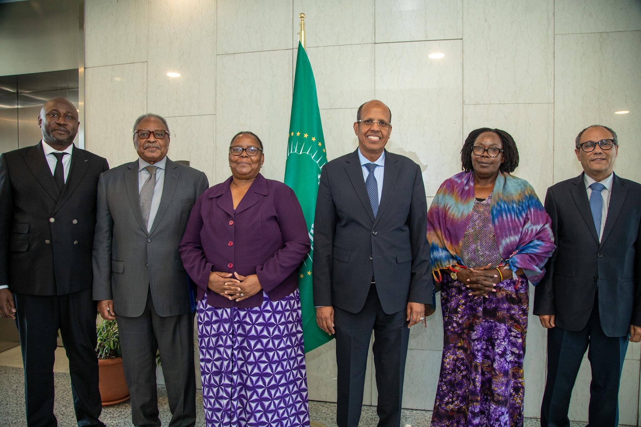 Le Président de la Commission de l&rsquo;Union Africaine (AUC), S.E. Mahmoud Ali Youssouf, s&rsquo;est entretenu ce matin avec les doyens des régions de l&rsquo;UA [Images]