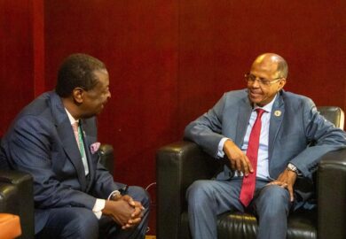 En marge du 48e Conseil exécutif de l&rsquo;UA, S.E. Mahmoud Ali Youssouf a rencontré S.E. Musalia Mudavadi… [Images]