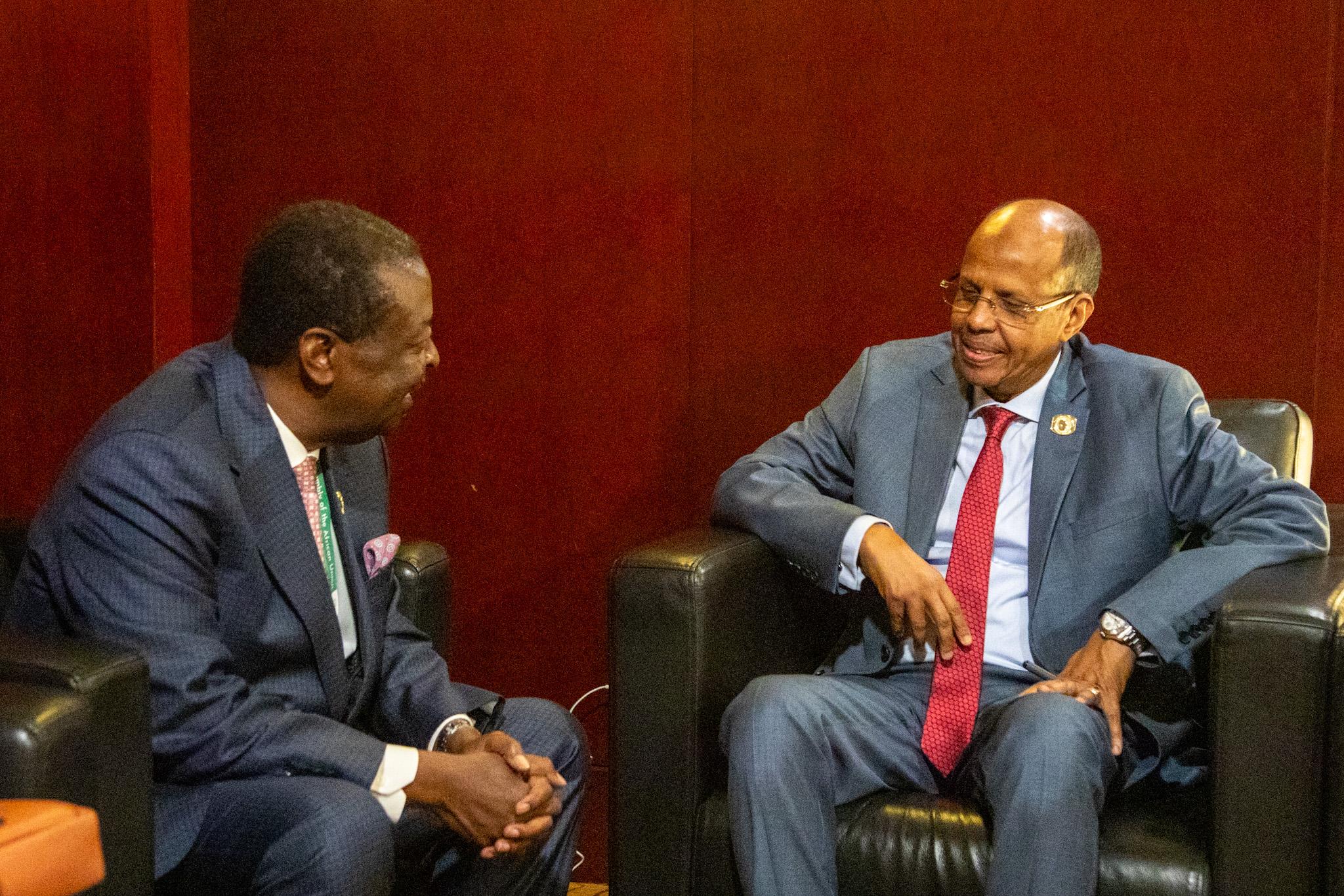 En marge du 48e Conseil exécutif de l&rsquo;UA, S.E. Mahmoud Ali Youssouf a rencontré S.E. Musalia Mudavadi… [Images]