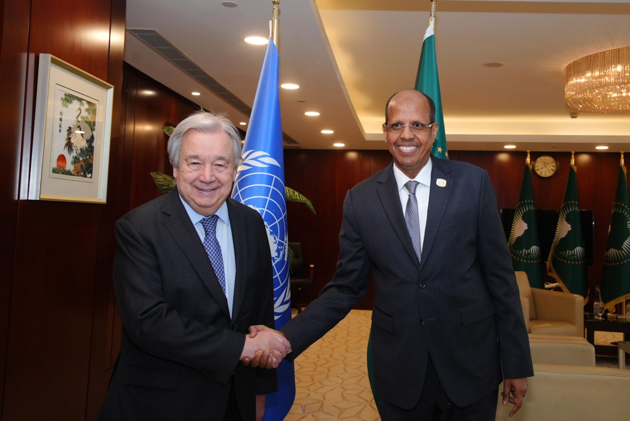 En marge de la 39e session ordinaire de l&rsquo;Assemblée de l&rsquo;Union africaine, le Président de la Commission de l&rsquo;UA, a reçu le Secrétaire général de l&rsquo;ONU [Images]