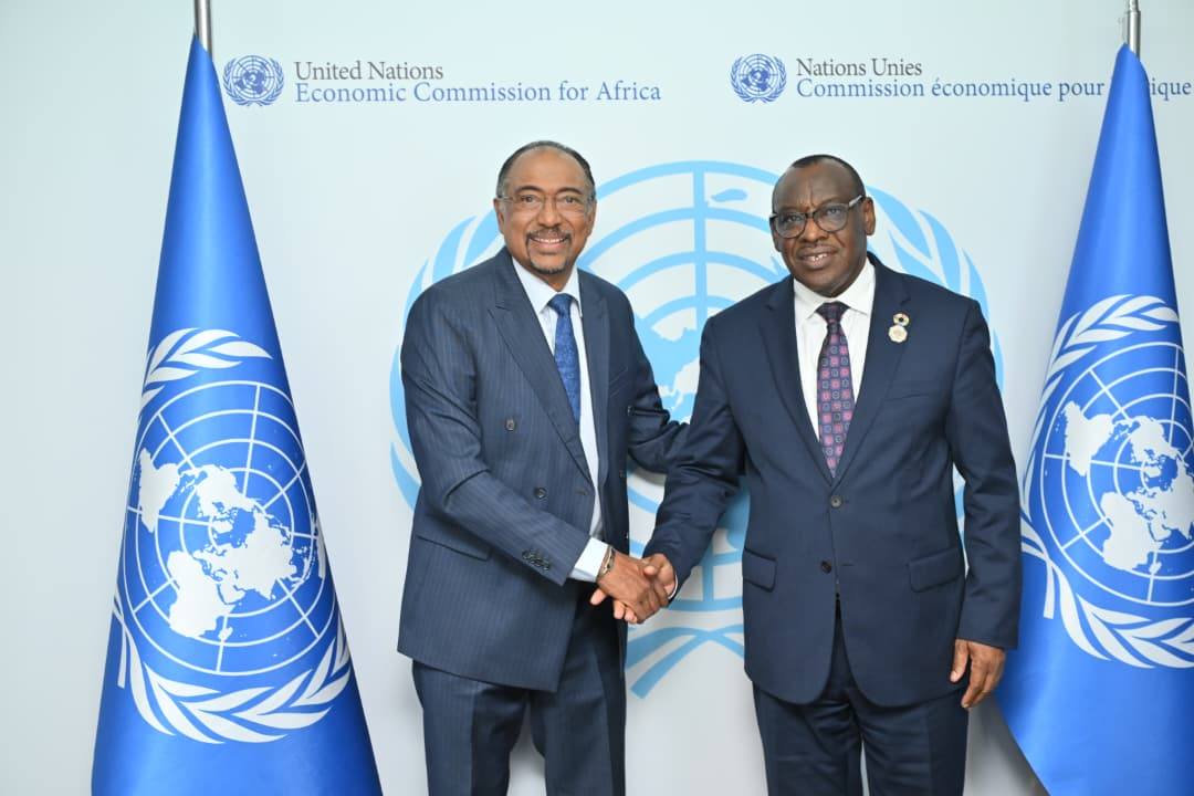 Le secrétaire exécutif de la Commission économique pour l&rsquo;Afrique (CEA), Claver Gatete, a rencontré l&rsquo;honorable Michel Sidibé, Envoyé spécial de l&rsquo;UA [Images]
