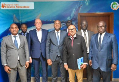 le ministre, Sidi Tiemoko Touré fait le point du partenariat avec l’eurodéputé Anton Diepeveen [Images]