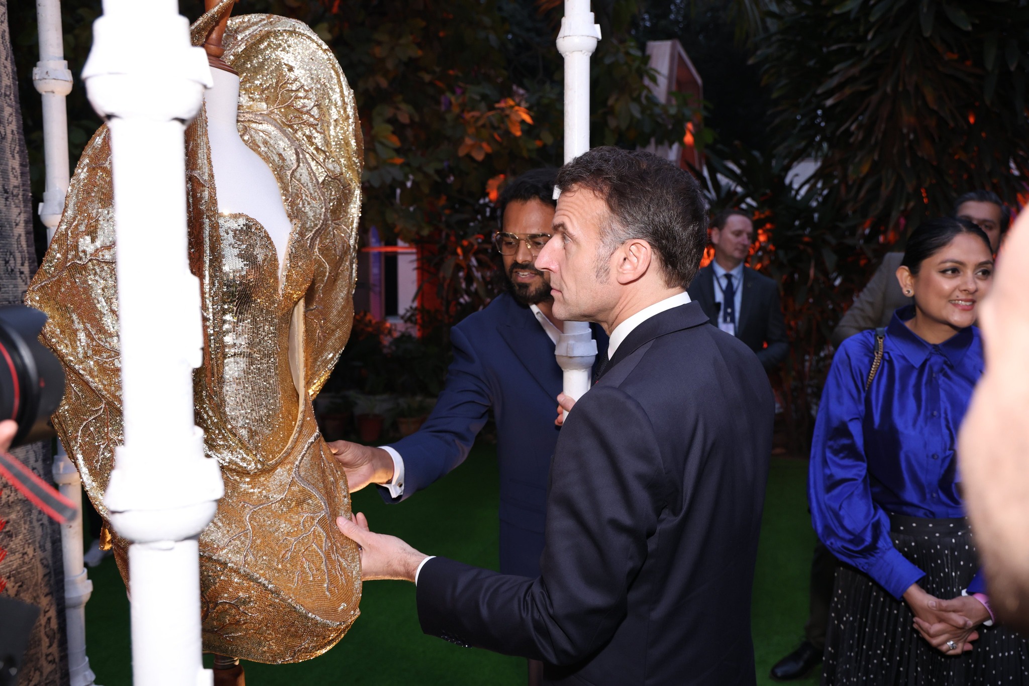 Sur French Institute in India , le président Emmanuel Macron a rencontré les Nouveaux Passeurs Culturels – artistes, écrivains et designers [Images]