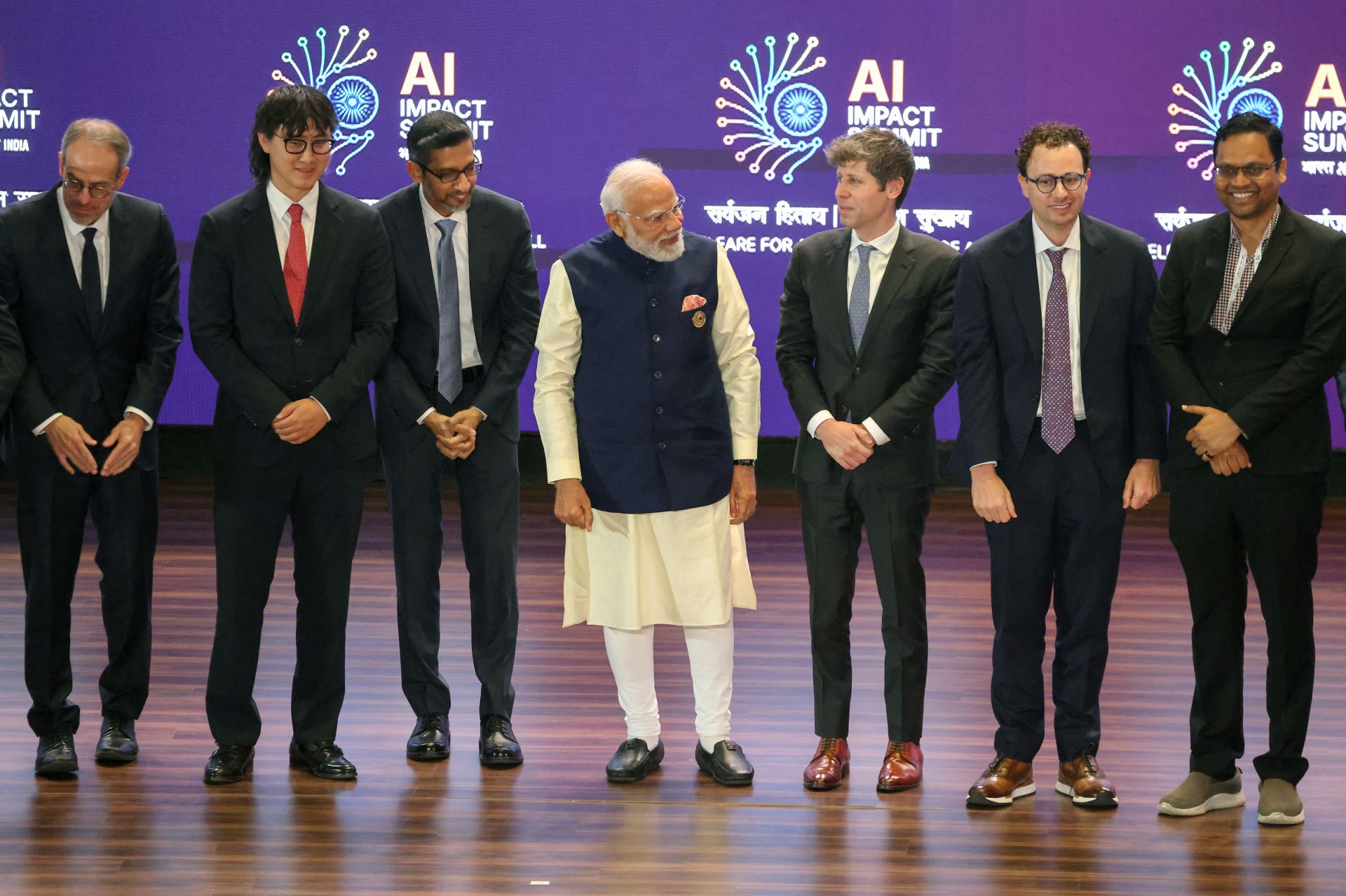 Sommet de l&rsquo;IA en Inde : Macron défend une « troisième voie » européenne