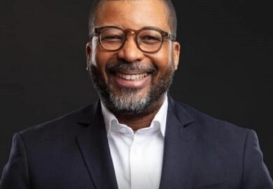 Loïc Aplogan : le visage béninois de la discrétion chez Visa Côte d’Ivoire