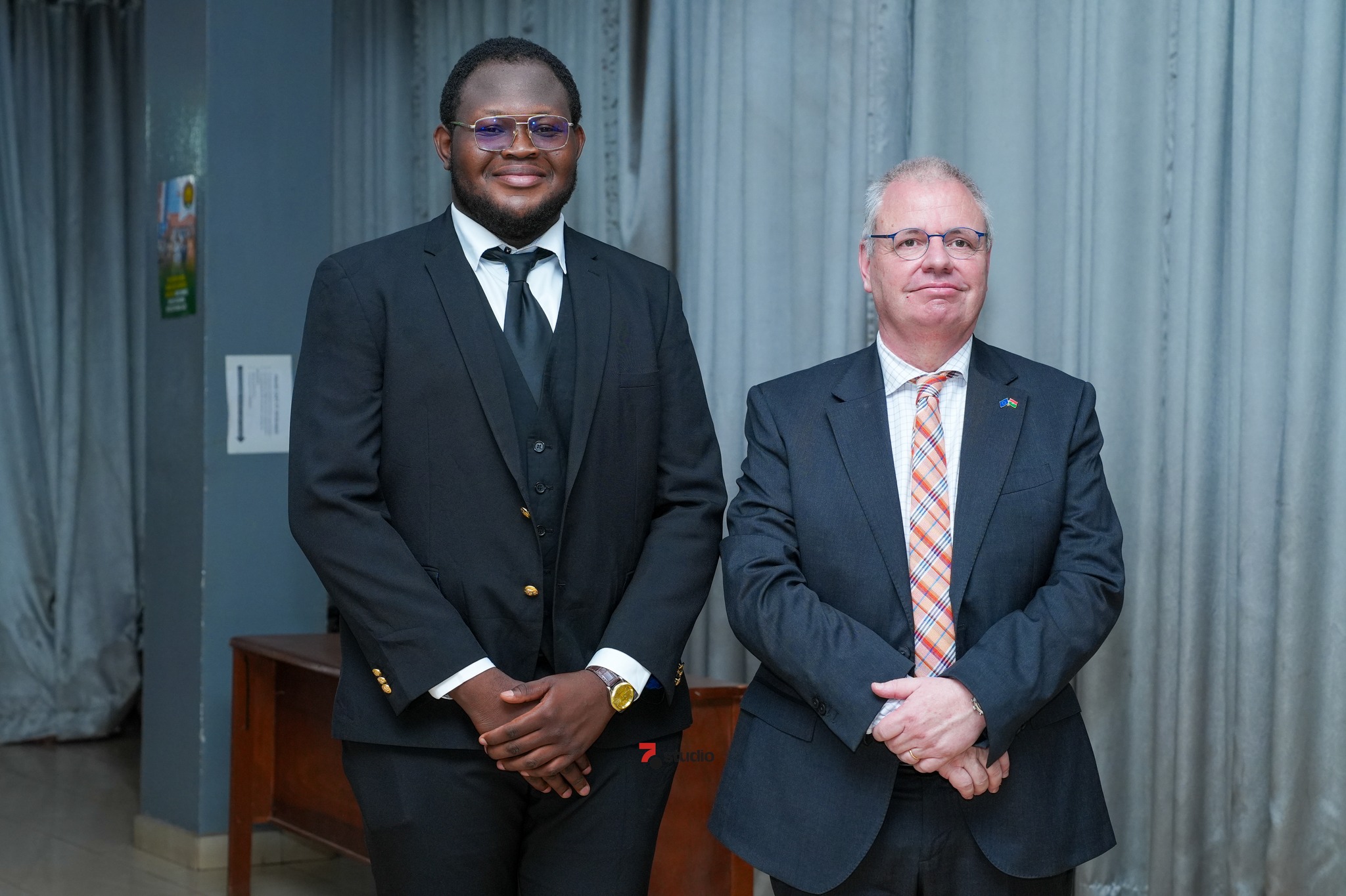 Union européenne, L’ambassadeur Philippe Bronchain encourage des étudiants en diplomatie de l&rsquo; Université Libre du Burkina. (photos)