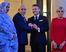  Emmanuel Macron, dîner d’État en l’honneur du président de la Mauritanie et de son épouse a l’Élysée. (photos)