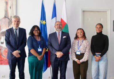l’Ambassadeur de France à Madagascar, a rencontré les trois participantes ayant représenté Madagascar au Sommet Africa Forward 2026. (photos)