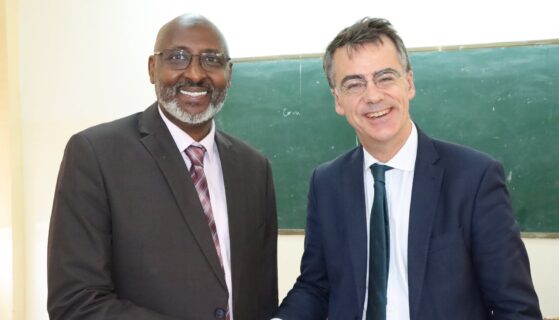 L’Ambassadeur de France et le Ministre de l’Éducation Nationale et de la Formation Professionnelle (MENFOP-Djibouti) ont visité l’École d’Excellence de Djibouti. (photos)