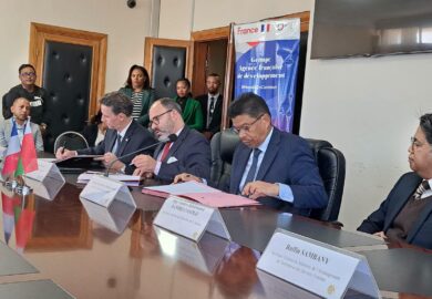Signature de trois conventions de financement au service du développement de Madagascar. (photos)