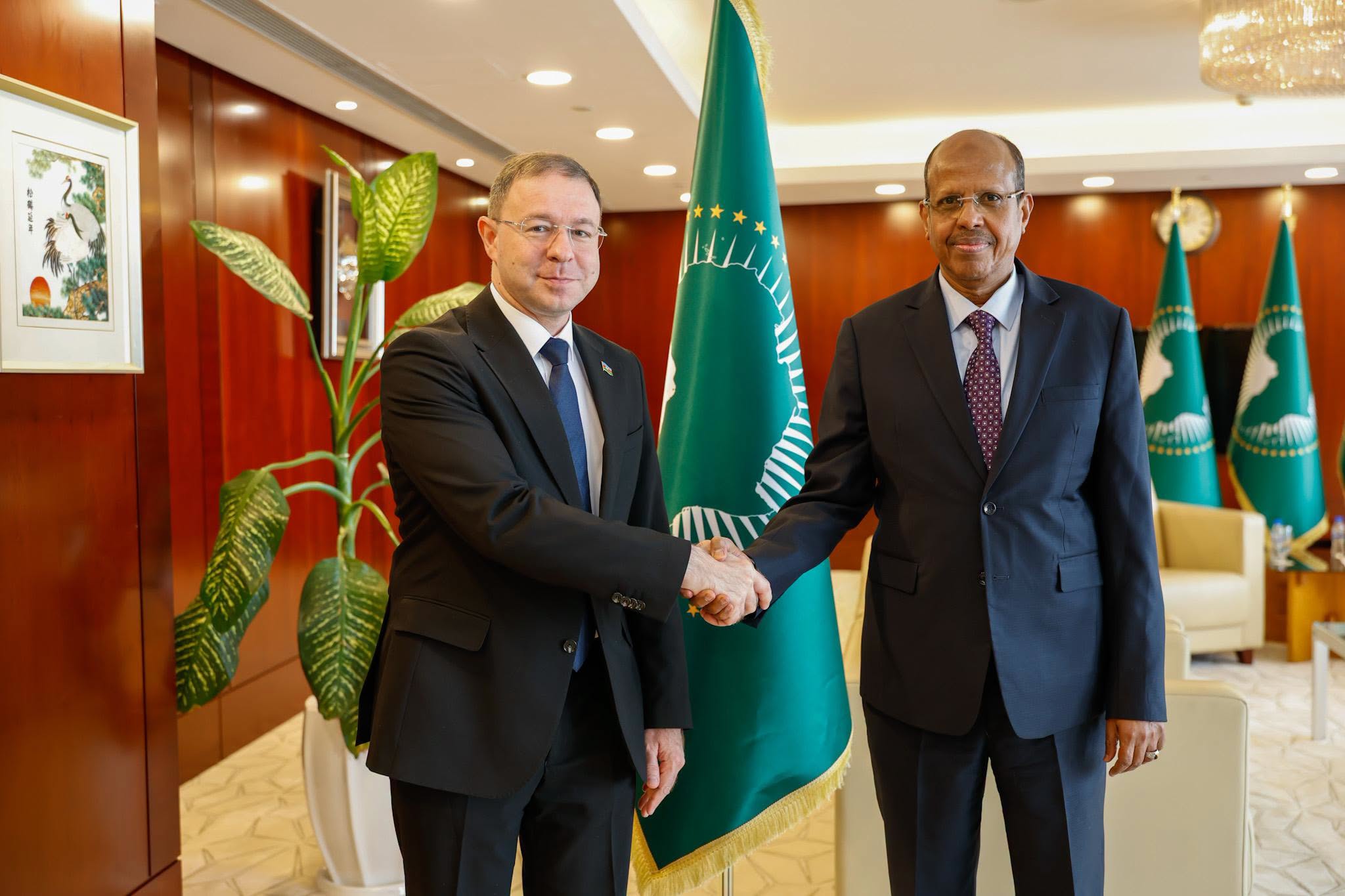 Le Président de la Commission de l&rsquo;Union africaine (UA), a reçu l&rsquo;Ambassadeur de la République d&rsquo;Azerbaïdjan en Éthiopie. (photos)