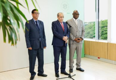 Audience accordée a Mohamed Abdullahi Ould KHATTRA, Ambassadeur de la république Islamique de Mauritanie en Cote d&rsquo;ivoire. (photos)