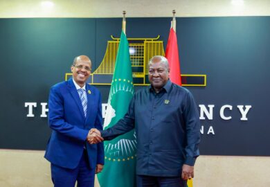 Le président de la Commission de l&rsquo;Union africaine (AU), a été reçu ce soir à la Maison du Jubilé à Accra par H.E. John Dramani Mahama. (photos)