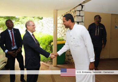 M. John G. Robinson, s’est rendu à l’hôpital régional de Garoua afin de constater par lui-même comment la coopération sanitaire entre les États-Unis et le Cameroun. (photos)