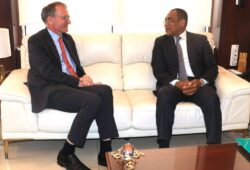 L&rsquo;Ambassadeur britannique réaffirme le soutient de son pays a la mise en œuvre du PND de la Côte d&rsquo;Ivoire. (photos)