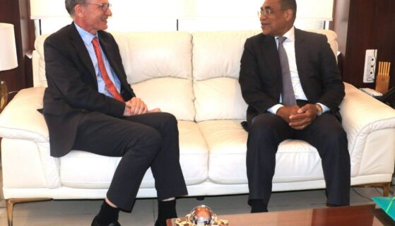 L&rsquo;Ambassadeur britannique réaffirme le soutient de son pays a la mise en œuvre du PND de la Côte d&rsquo;Ivoire. (photos)