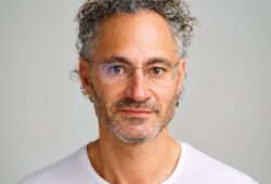 Alex Karp est en passe de devenir le premier milliardaire noir américain à atteindre une fortune de 20 milliards de dollars, grâce à la flambée des actions de Palantir.