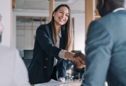 Les convenances à respecter lors de voyages d&rsquo;affaires : ce qu’il faut savoir