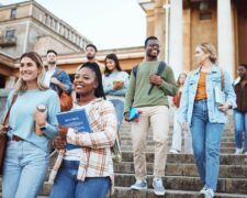 Étudier sans s’endetter : Ces multinationales qui paient vos diplômes en échange de votre talent