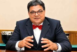 La participation de l&rsquo;homme d&rsquo;affaires angolais Carlos Vicente dans la Standard Bank mise en vente pour 261 millions de dollars.