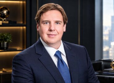 Le fils d&rsquo;un milliardaire sud-africain nommé co-vice-président du géant du luxe Richemont (120 milliards de dollars)
