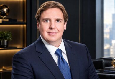 Le fils d&rsquo;un milliardaire sud-africain nommé co-vice-président du géant du luxe Richemont (120 milliards de dollars)